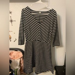 Old Navy Striped Dress. Quarter Sleeve.